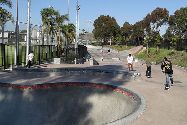Children skateboarding at Park de la Cruz Skate Park