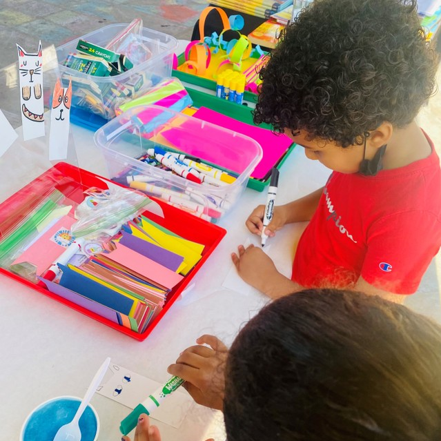 El día de los niños/El día de los libros (Children's Day/Book Day)