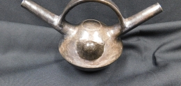 A traditional kettle reproduction from Peru
